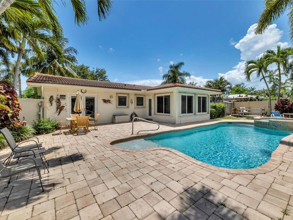 2141 NE 52nd St, Fort Lauderdale FL 33308