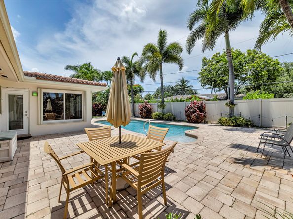 2141 NE 52nd St, Fort Lauderdale FL 33308