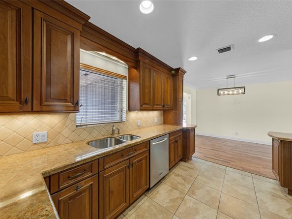 2141 NE 52nd St, Fort Lauderdale FL 33308