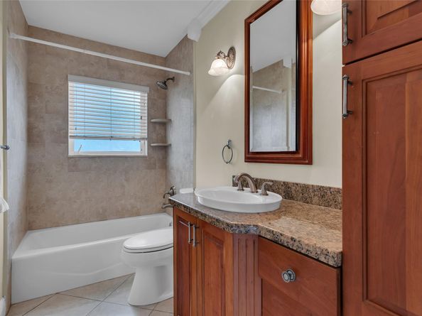2141 NE 52nd St, Fort Lauderdale FL 33308