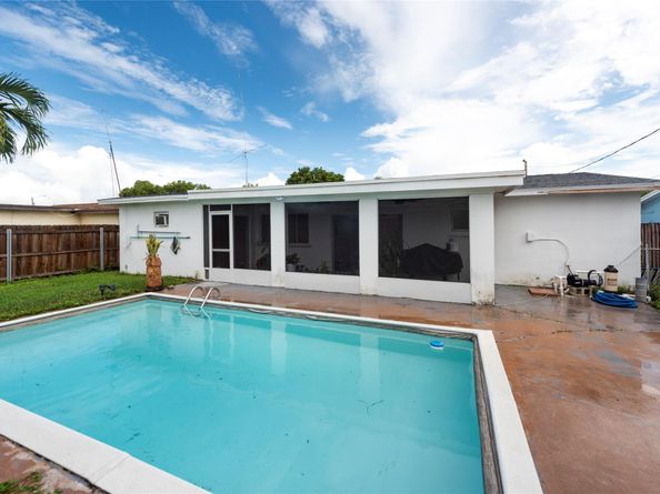 9081 NW 21st Mnr, Sunrise FL 33322