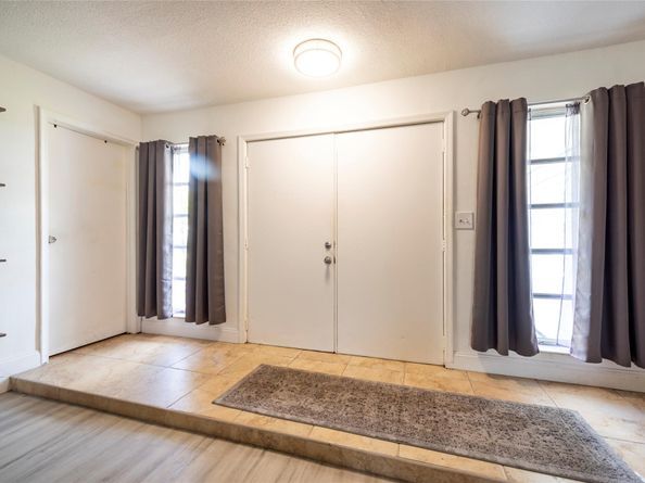 9081 NW 21st Mnr, Sunrise FL 33322