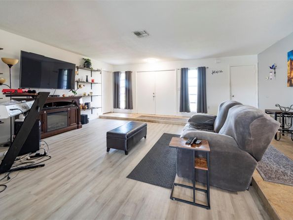 9081 NW 21st Mnr, Sunrise FL 33322