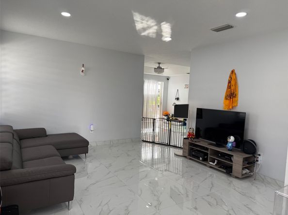 12611 SW 28th St, Miramar FL 33027