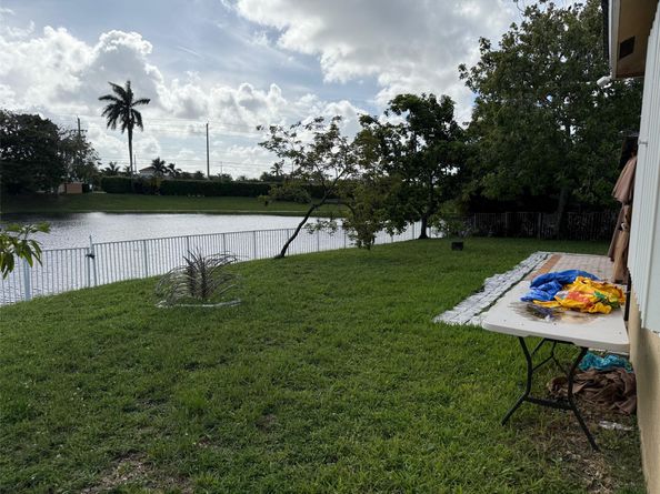 12611 SW 28th St, Miramar FL 33027