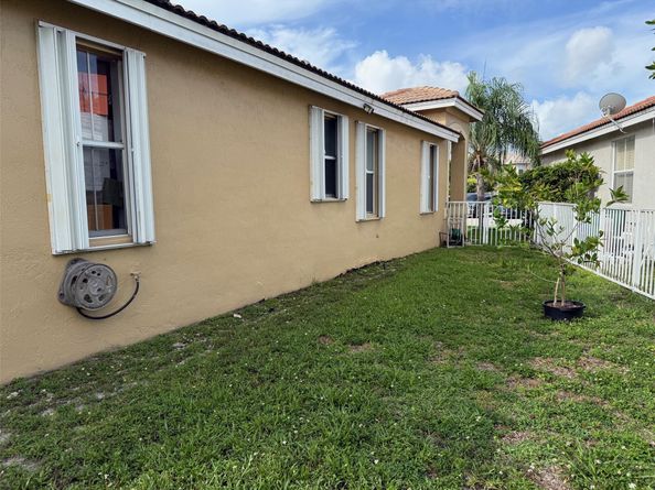 12611 SW 28th St, Miramar FL 33027