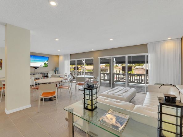 3050 NE 47th Ct 204, Fort Lauderdale FL 33308