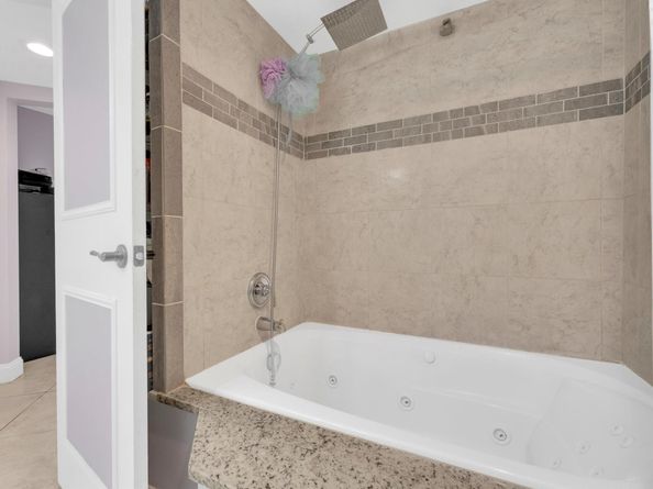 3050 NE 47th Ct 204, Fort Lauderdale FL 33308
