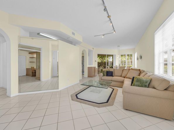10172 Andover Coach Circle G2, Lake Worth FL 33449