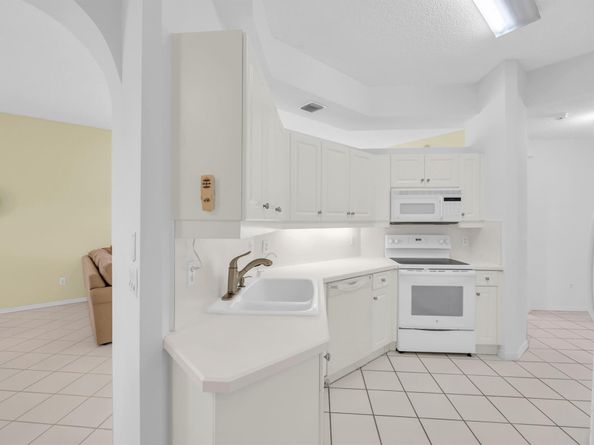 10172 Andover Coach Circle G2, Lake Worth FL 33449