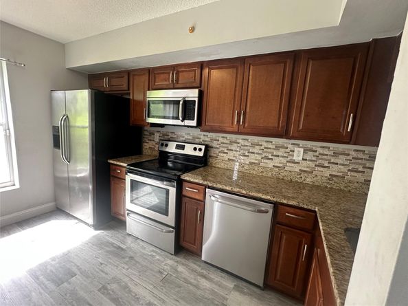 3263 NW 44th St 6, Oakland Park FL 33309