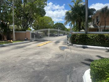 3263 NW 44th St