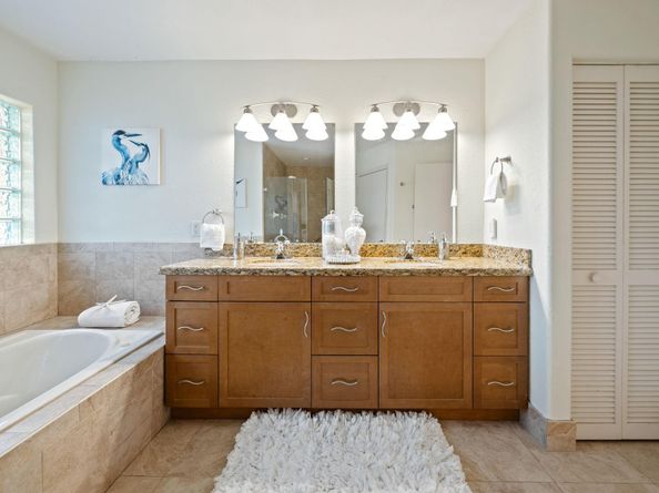 1110 Fairfax Ln, Weston FL 33326