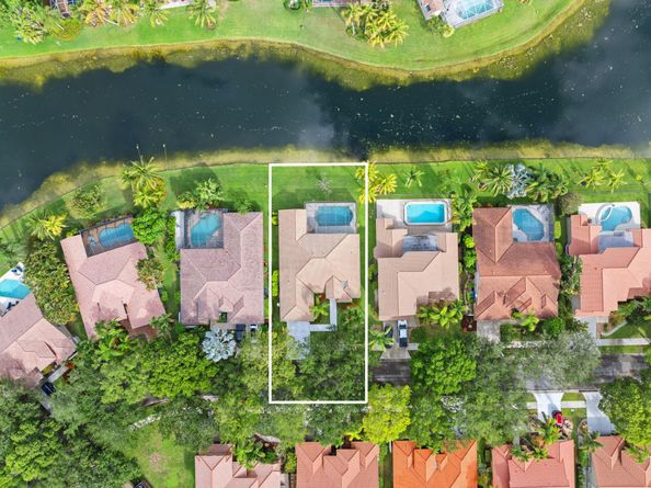 1110 Fairfax Ln, Weston FL 33326