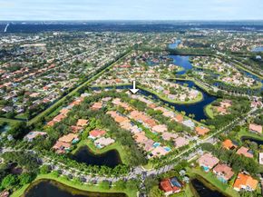 1110 Fairfax Ln, Weston FL 33326
