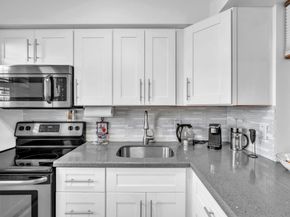 2131 NE 42nd Ct 104e, Lighthouse Point FL 33064