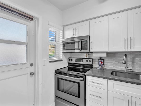 2131 NE 42nd Ct 104e, Lighthouse Point FL 33064