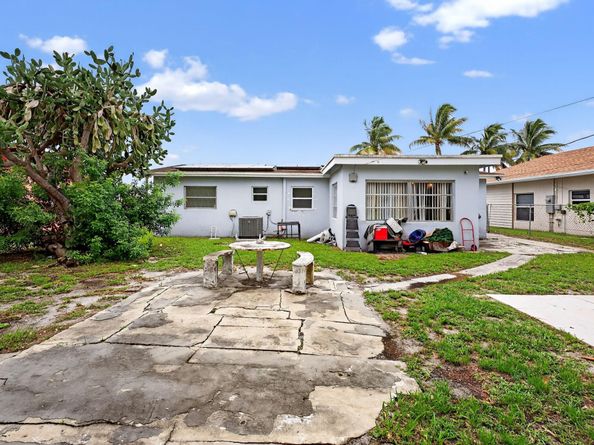2341 NW 12th Court, Pompano Beach FL 33069