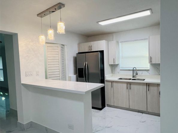 525 NW 22nd Ave, Fort Lauderdale FL 33311