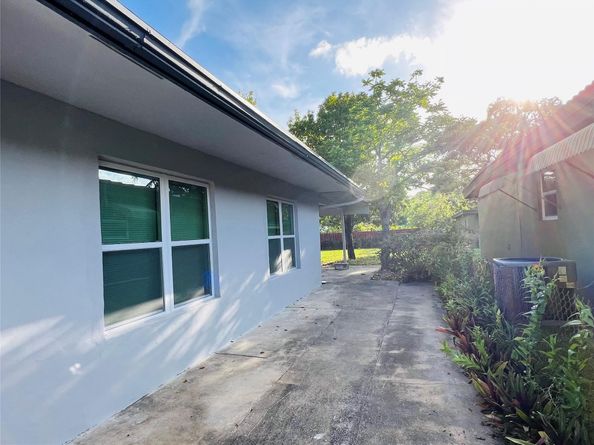 525 NW 22nd Ave, Fort Lauderdale FL 33311