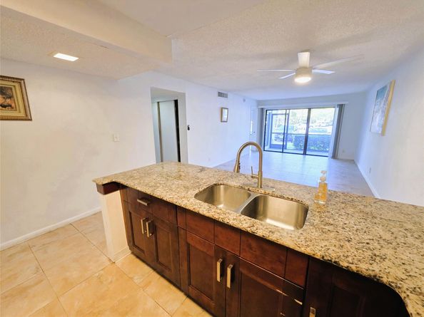 2320 S Cypress Bend Dr 106, Pompano Beach FL 33069