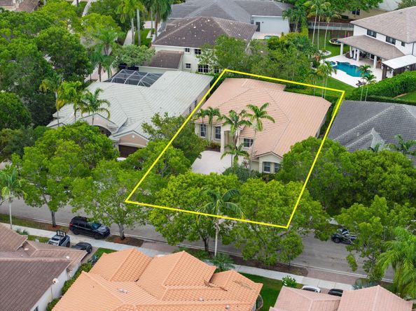 1366 Crossbill Court, Weston FL 33327