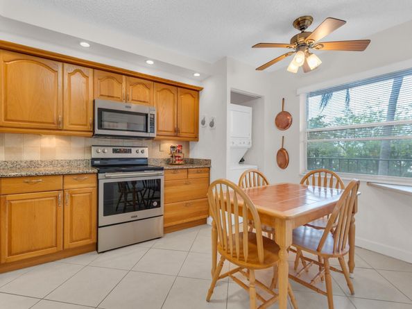 7340 Lake Circle Dr 301, Margate FL 33063