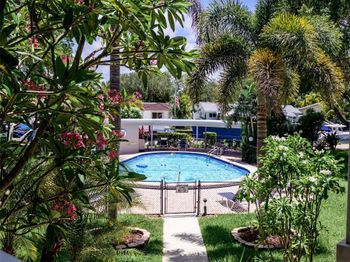 1200 SW 12th St