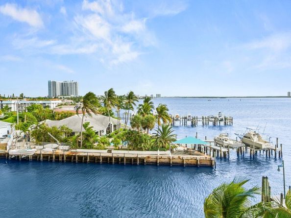 2650 Lake Shore Drive 406, Riviera Beach FL 33404