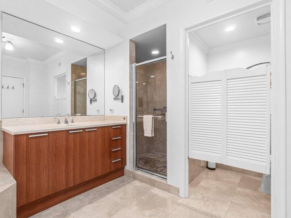 2650 Lake Shore Drive 406, Riviera Beach FL 33404