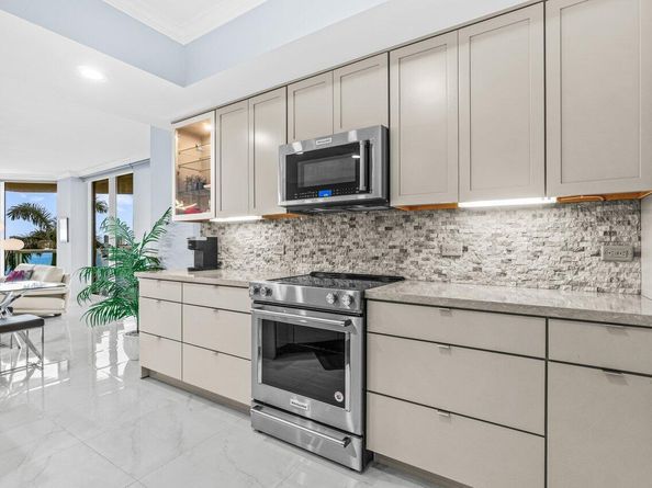 2650 Lake Shore Drive 406, Riviera Beach FL 33404