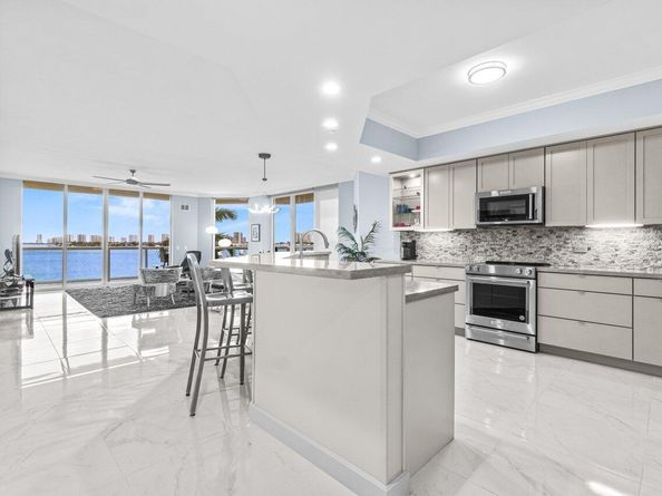 2650 Lake Shore Drive 406, Riviera Beach FL 33404
