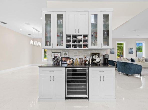 2746 NE 18th St, Fort Lauderdale FL 33305