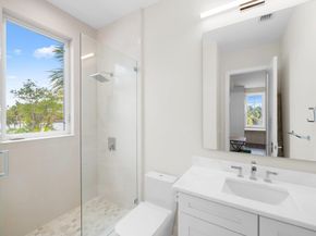2746 NE 18th St, Fort Lauderdale FL 33305