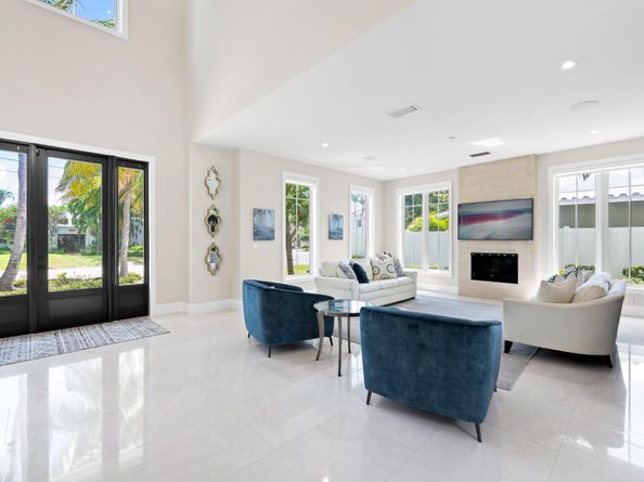 2746 NE 18th St, Fort Lauderdale FL 33305