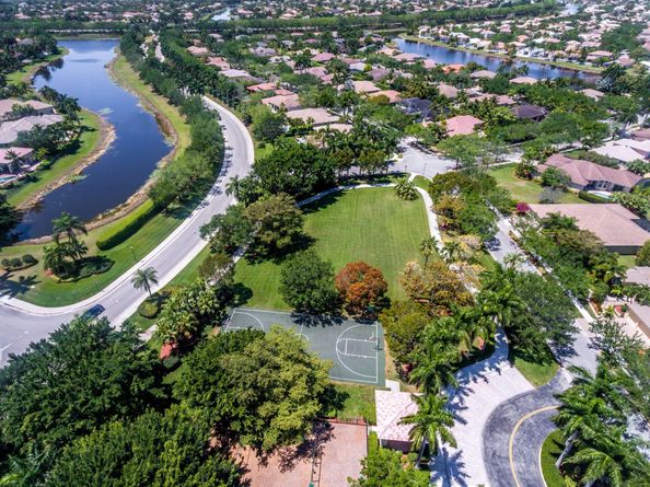410 Mallard Ln, Weston FL 33327