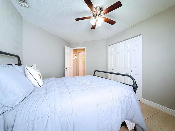 1420 Seagrape Cir, Weston FL 33326