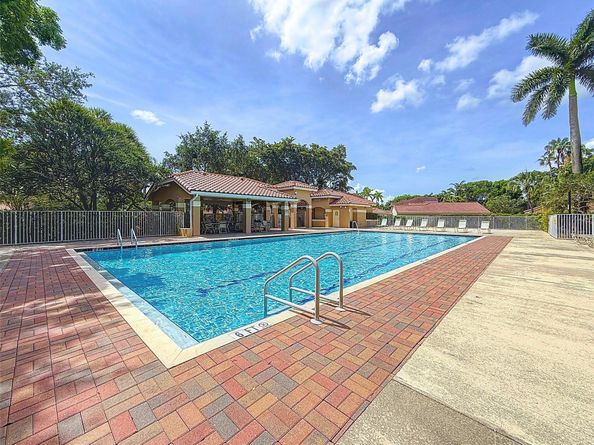 1420 Seagrape Cir, Weston FL 33326