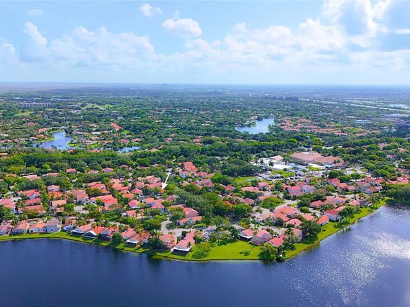 1420 Seagrape Cir, Weston FL 33326