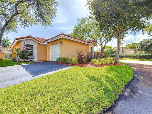 1420 Seagrape Cir, Weston FL 33326