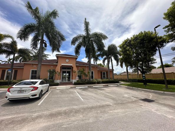 3545 Forest Hill Boulevard 12, Palm Springs FL 33406