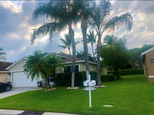 1708 Sawgrass Circle, Greenacres FL 33413