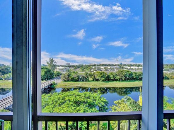 2200 S Cypress Bend Dr 601, Pompano Beach FL 33069