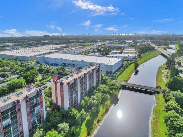 2200 S Cypress Bend Dr 601, Pompano Beach FL 33069
