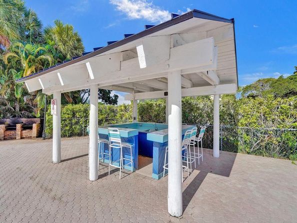 2200 S Cypress Bend Dr 601, Pompano Beach FL 33069
