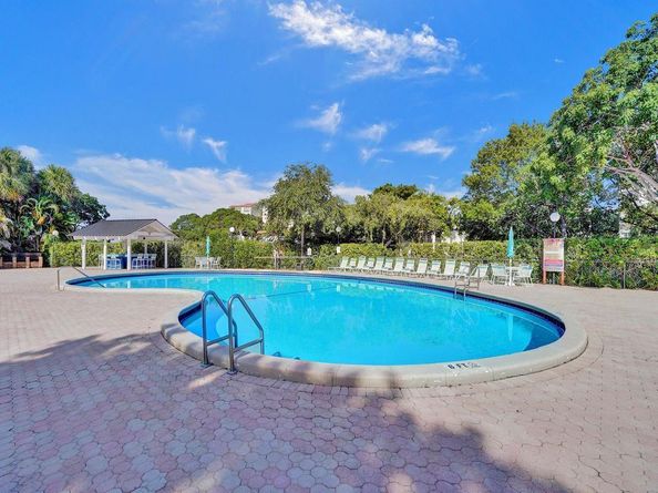2200 S Cypress Bend Dr 601, Pompano Beach FL 33069