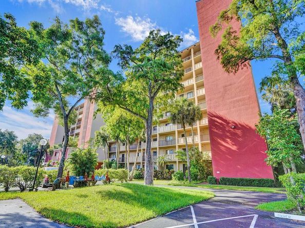 2200 S Cypress Bend Dr 601, Pompano Beach FL 33069