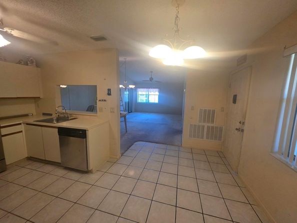 7690 Tahiti Lane 202, Lake Worth FL 33467