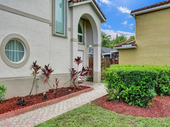 11290 Renaissance Rd, Cooper City FL 33026