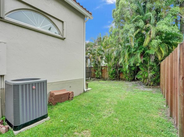 11290 Renaissance Rd, Cooper City FL 33026